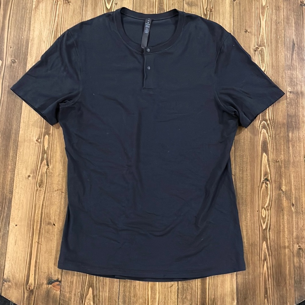 Lululemon Short Sleeve Snap Button Henley Sz M Black - Great Condition